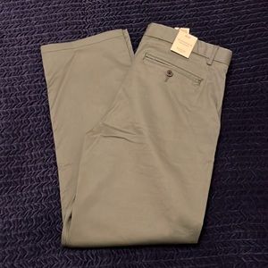 Green performance chinos 34x30 NWT 7 Diamonds